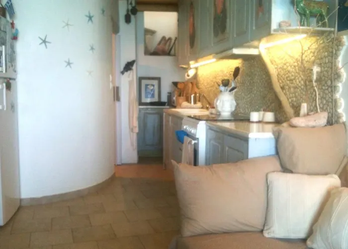 Oneiro Beach Studio Plaka (Milos)